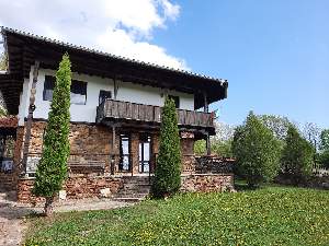 Вила Каменната къща, Вързилковци, Елена